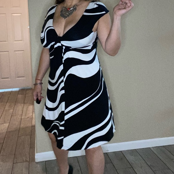 EXPRESS - Picture 6 of 9